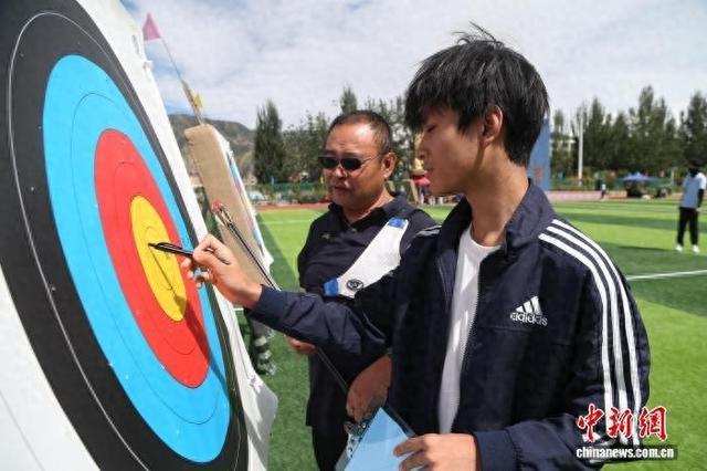 华体会-青海同仁：民族式射箭比赛开赛
