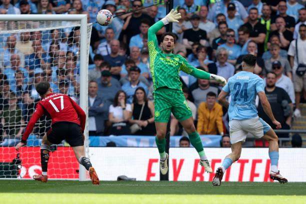 华体会官网-足总杯决赛爆冷输曼联，球员失误瓜帅失策曼城失冠