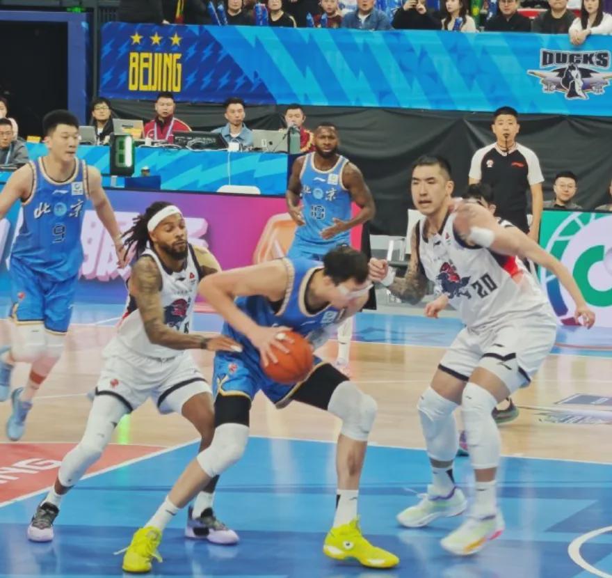 华体会官方-目送压哨绝杀！周琦暴怒！这样咋打NBA啊...